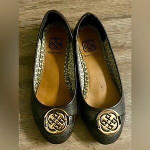Daisy Fuentes, Sz 6.5 Brown Flats with Gold Medallions